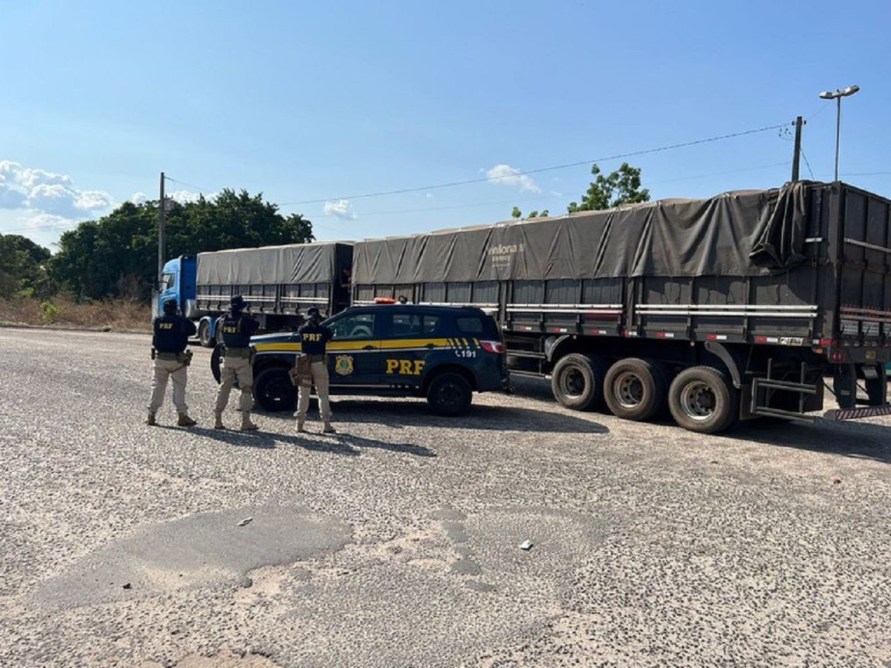 Carreta 66 m³ de madeira ilegal foi retida pela PRF Brasil do Trecho