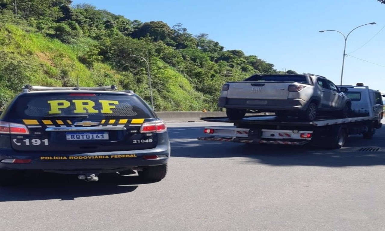 PRF prende motorista e recupera caminhão roubado Brasil do Trecho