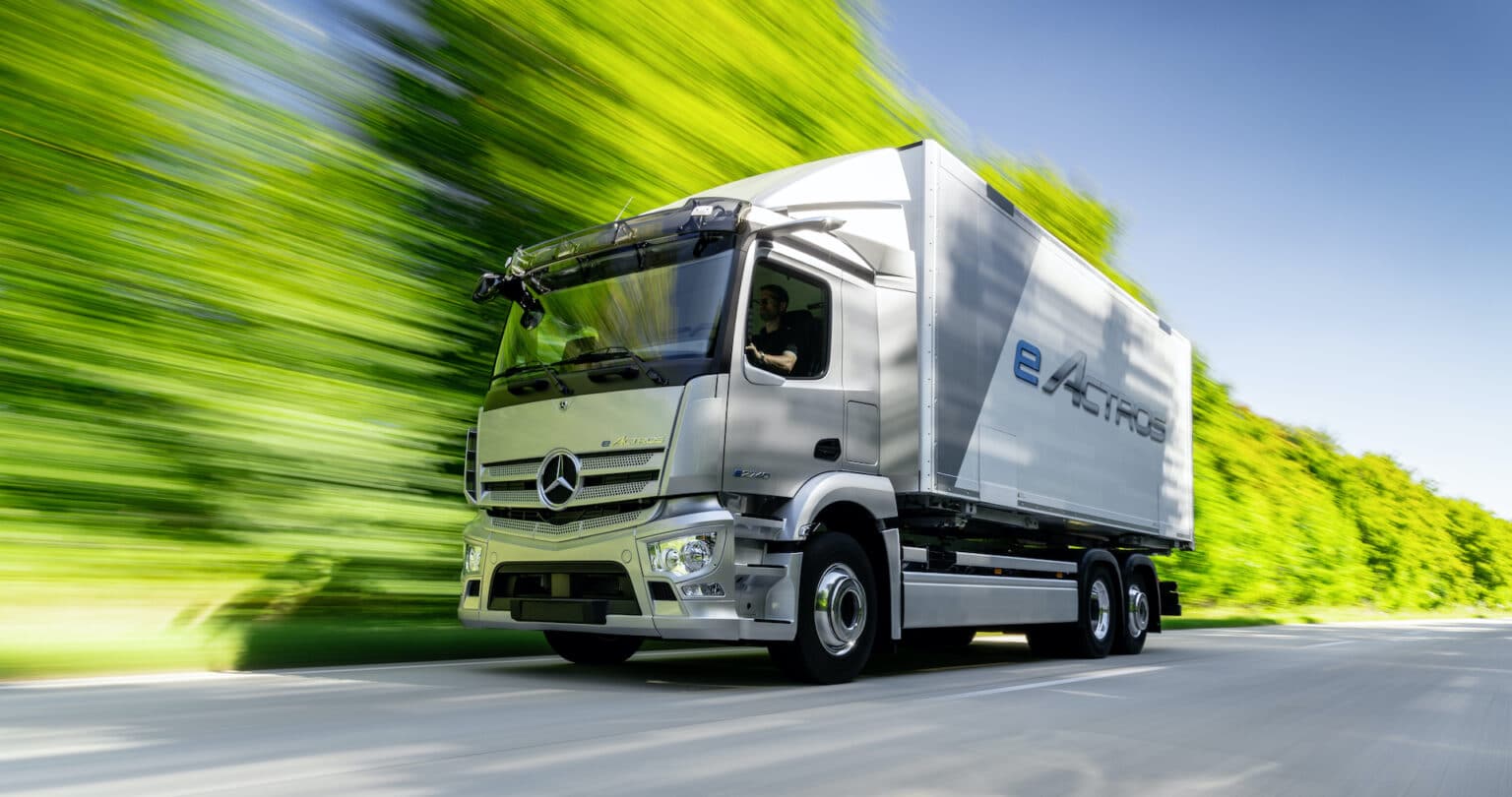 A fábrica da Mercedes-Benz iniciará a produção do caminhão eActros em 2021