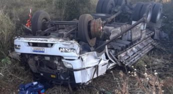 Caminhoneiro jovem morre em grave acidente ao perder controle