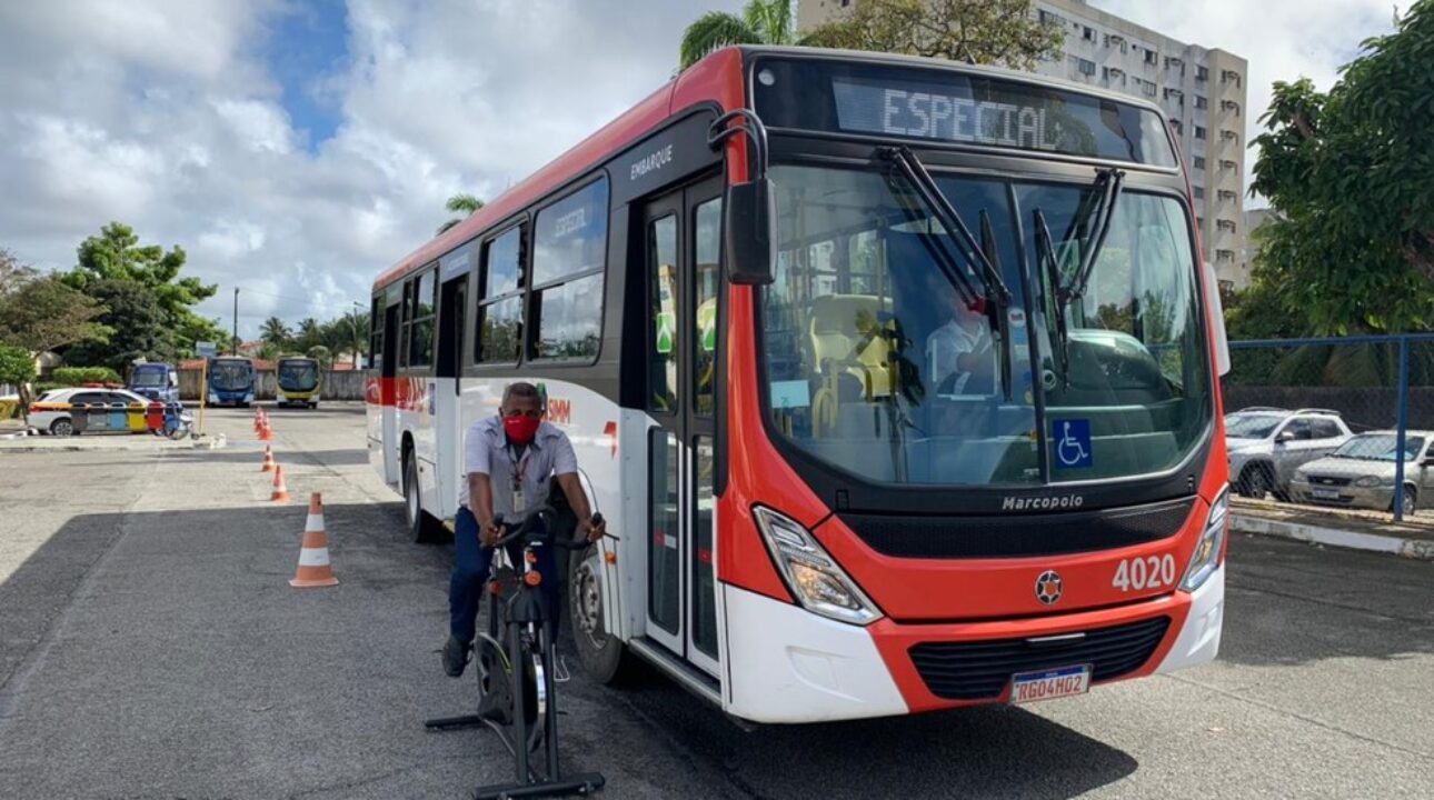 Sest Senat coloca motoristas em bicicletas para vivenciar as dificuldades de um ciclista