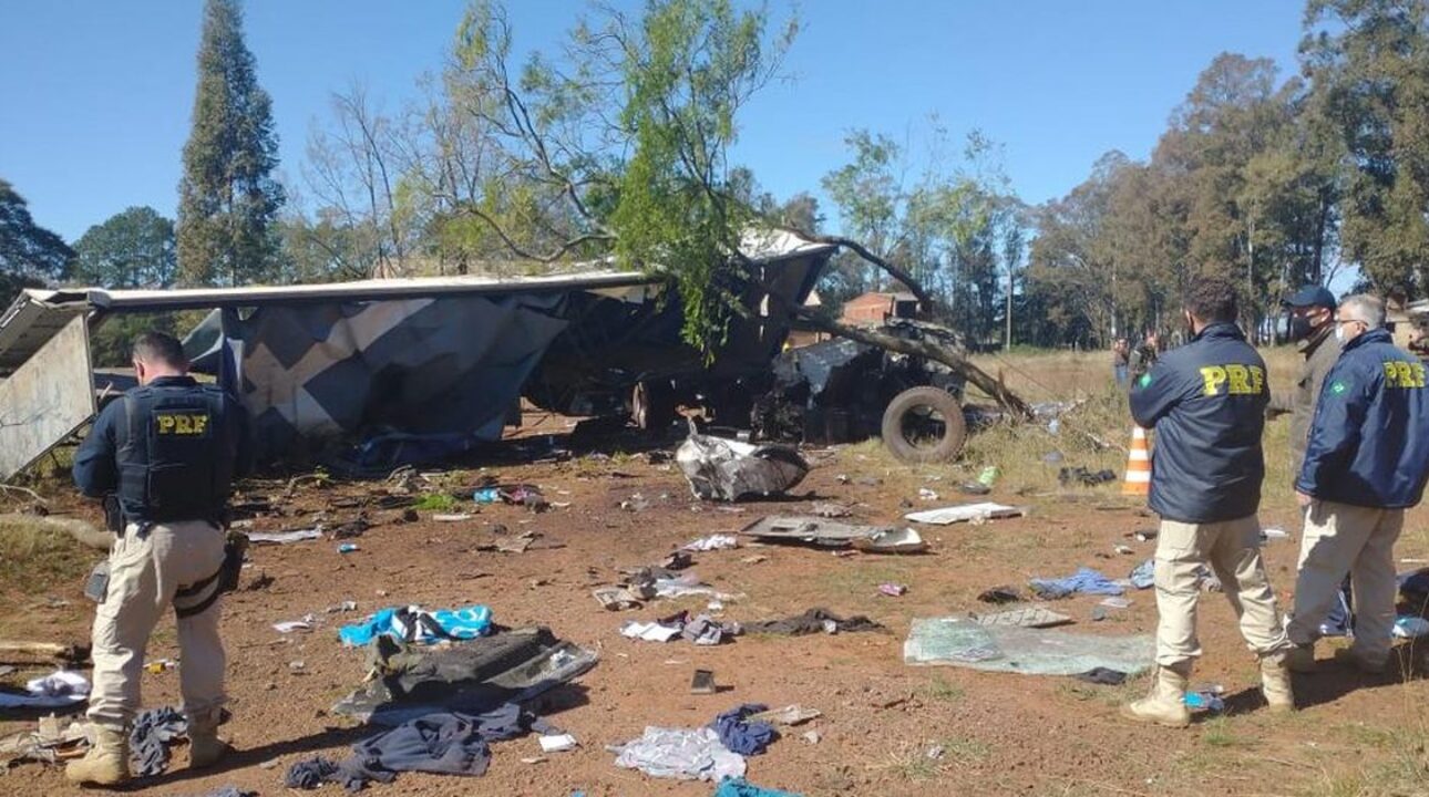 Motorista de caminhão morre após fugir de aduana em alta velocidade na BR-285