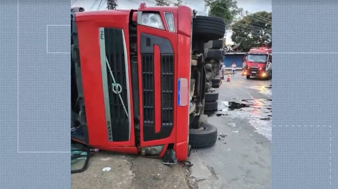 Caminhoneiro fugiu de acidente correndo ao tombar carga de granito