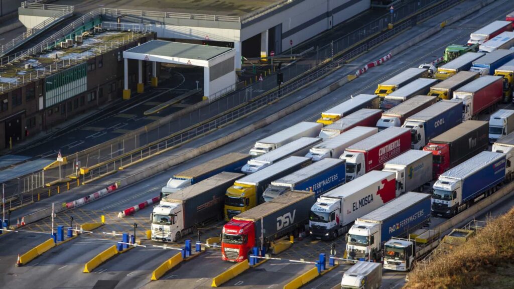 Reino Unido sofre sem profissionais caminhoneiros no país