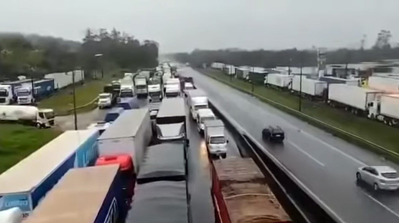 Caminhoneiros continuam as manifestações nesta quarta-feira com novos bloqueios