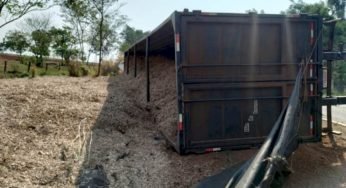 Tragédia anunciada: Carreta tomba e cabine é destruída