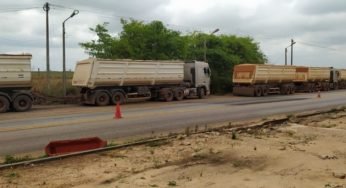 PRF apreende 03 carretas transportando minério de forma irregular