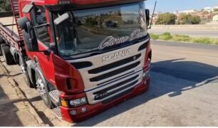 PRF faz festa multando caminhão rebaixado do Cabelo Batateiro