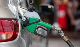 Preço médio do diesel tem leve recuo, mas a gasolina continua aumentando