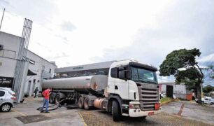 Urgente: sindicato dos tanqueiros ameaça greve de 3 mil caminhões