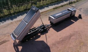 Volvo desenvolve caminhão que pode eliminar o descarregamento no tombador