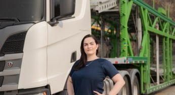 Caminhoneira de 25 anos fatura 1,5 milhão com uber do caminhão cegonha