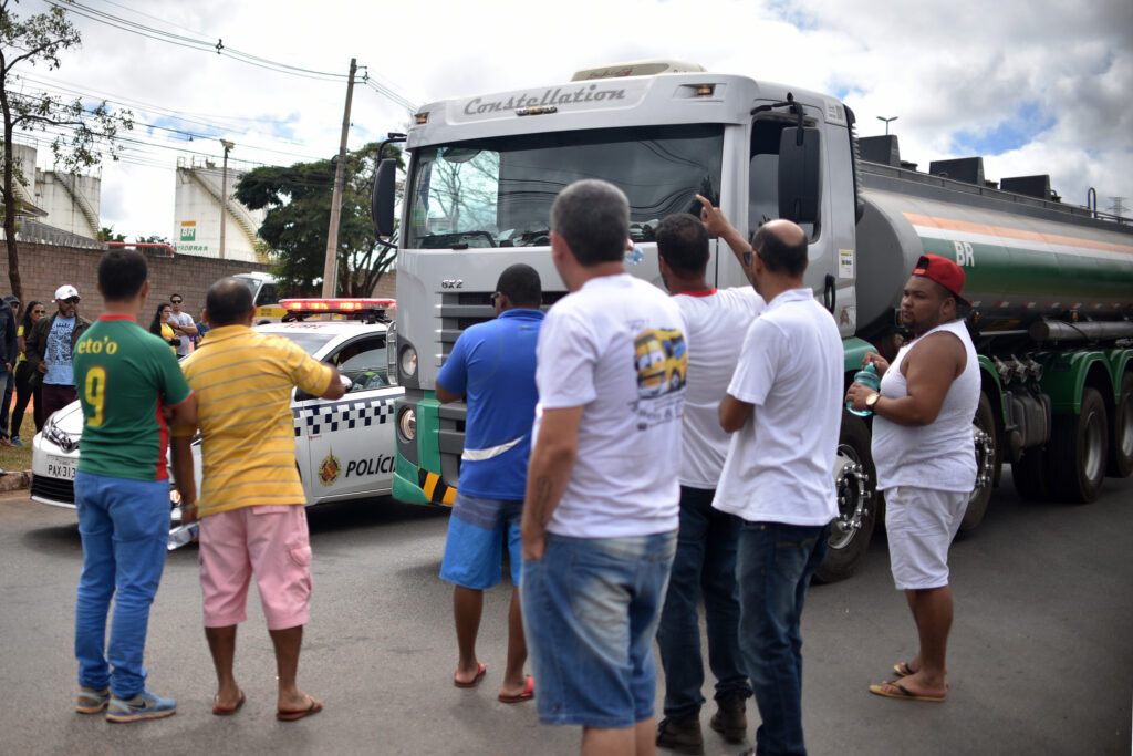 Veja se a manifestação dos caminhoneiros pode gerar um desabastecimento no Brasil