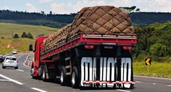 O caminhoneiro Cabelo Batateiro leva prejuízo de 100 mil reais