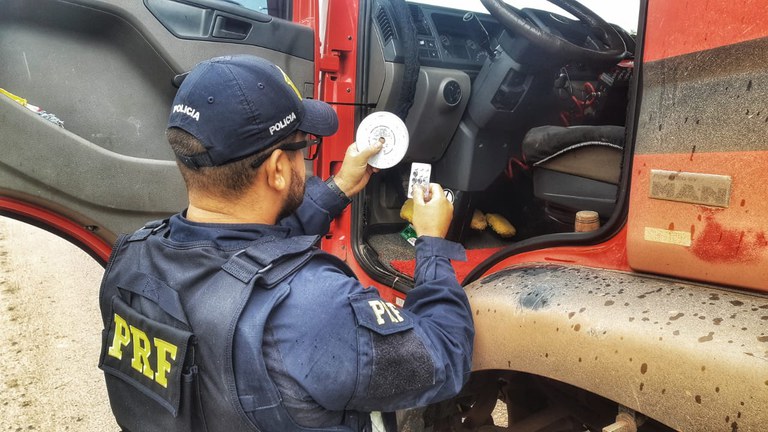 Caminhoneiro com 17 comprimidos de rebites é parado em Altamira