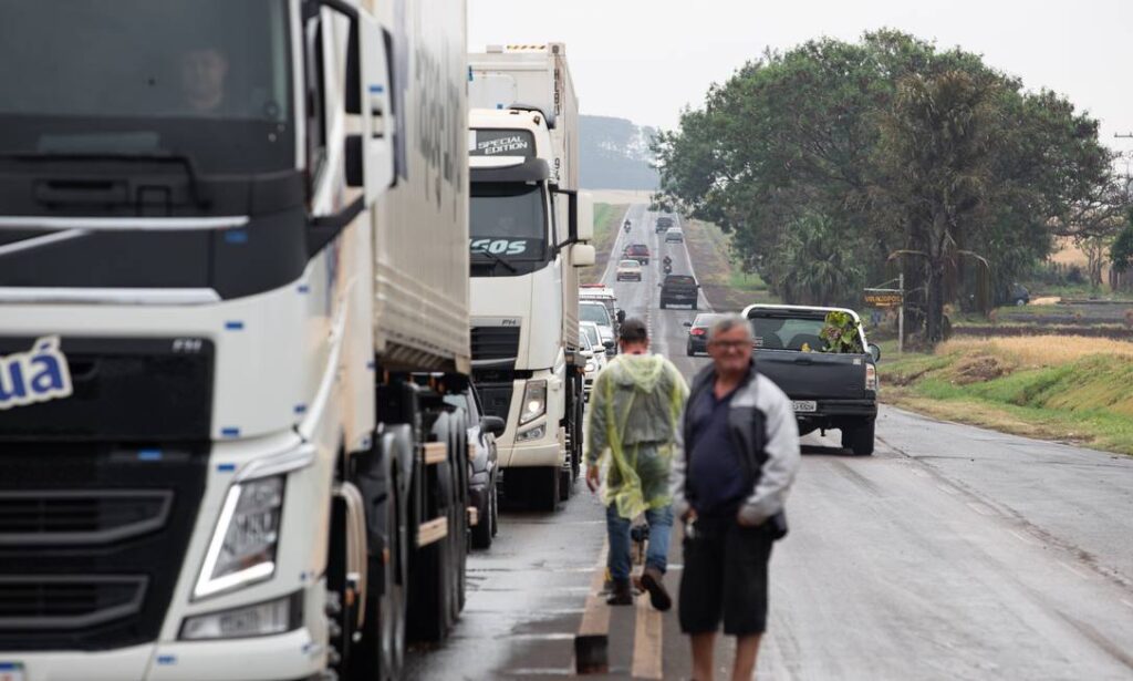 Governo não tem diálogo com caminhoneiros e abre 36 processo para evitar greve