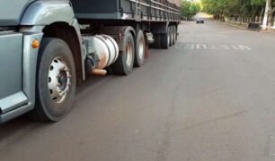 PRF apreende carreta adulterada, caminhoneiro afirma que o veículo ele dele há 6 anos