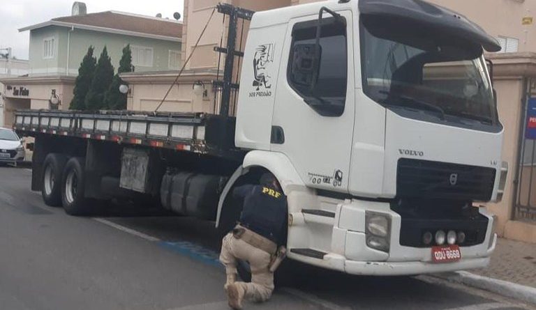 PRF flagra caminhão adulterado que estava há 4 anos sem rodar