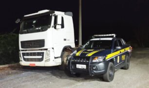 PRF recupera caminhão roubado enquanto caminhoneiro estava sequestrado