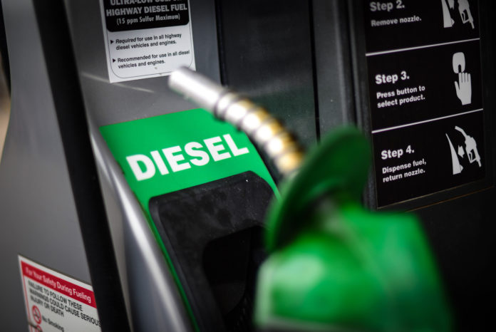 Preço do óleo diesel sobe 2% e pode fechar o ano custando R$ 6 reais
