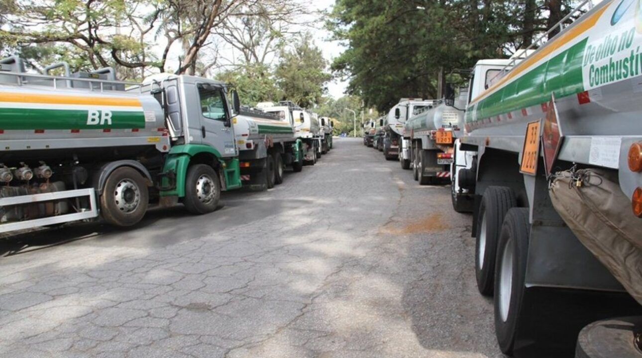 Em Minas Gerais tanqueiros comemoram congelamento do ICMS do diesel