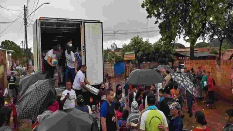 Vaquinha dá certo e caminhoneiros doam brinquedos na Vila Romana