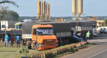 Caminhoneiros vão decidir nesta segunda (16) se haverá paralisação após disparada do diesel