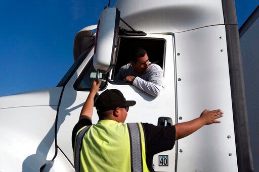 Americanos reconhecem trabalho de caminhoneiros e emitem carta de agradecimento