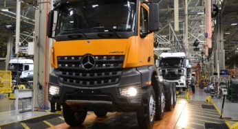 Modelo de caminhão “Arocs” da Mercedes-Benz garante flexibilidade na linha de produção
