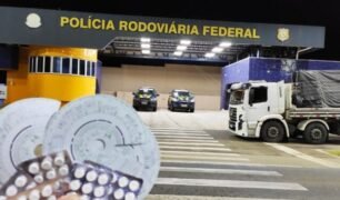 Caminhoneiro foi preso após ficar 49h dirigindo sem dormir para entregar carga