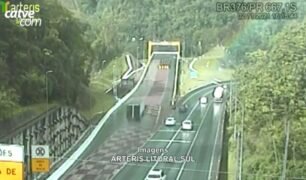 Caminhoneiro perde freio e utilizá área de escape para evitar tragédia