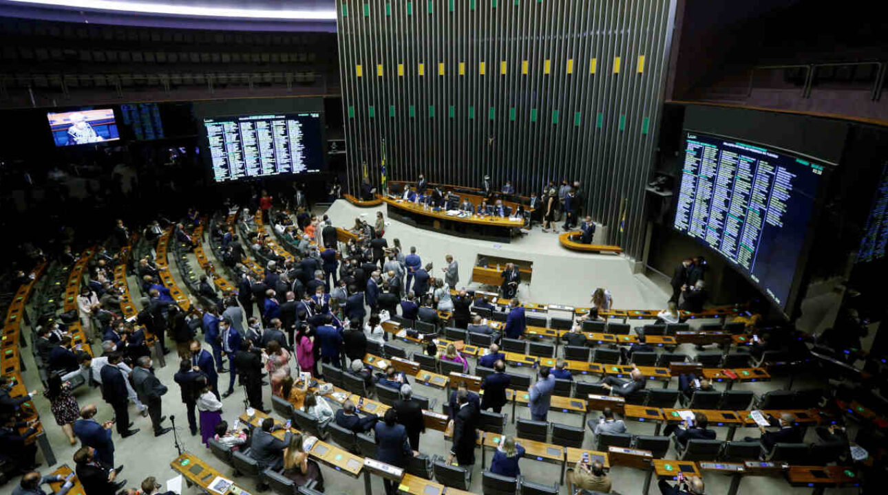 Deputados podem aprovar projeto para diminuir tributação ao caminhoneiro autônomo