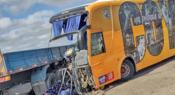 Acidente entre ônibus de banda de forró “Na Pegada do Coyote” e caminhão no RN, deixa um morto e dois feridos