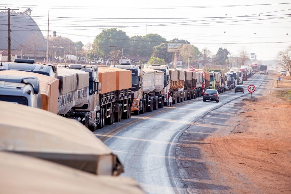 PARALISAÇÃO DE CAMINHÕES EM ESTRADAS APOIADORES BOLSONARO