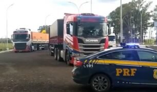 PRF apreende carreta após vídeo de ultrapassagem perigosa divulgado na internet
