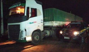 PRF encontra caminhoneiro sequestrado e recupera carreta roubada