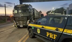 PRF flagra caminhão trafegando com excesso de 23 toneladas