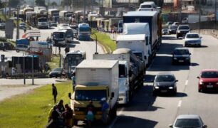 Sindicato dos caminhoneiros consegue derrubar liminar para fechar rodovias