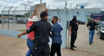 Vereador protesta contra pedágio na SP-310 e é repreendido por seguranças do vice-governador