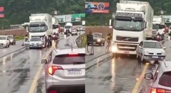 Durante briga de trânsito na BR-470 em SC caminhão empurra o carro para o outro lado da pista.