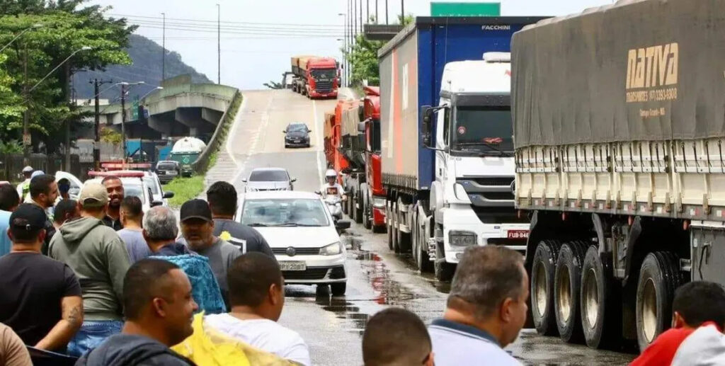 Termina a greve dos caminhoneiros no Porto de Santos