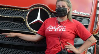 Coca Cola Femsa Brasil leva sua caravana iluminada e a magia do natal para os colaboradores da fábrica da Mercedes-Benz no ABC Paulista