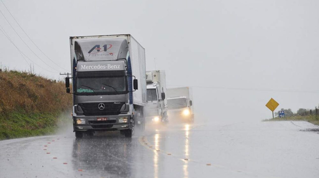 Aquaplanagem: Cuidado redobrado em época de chuva