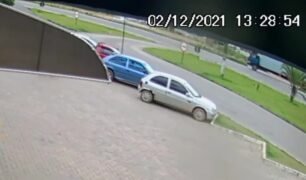 Câmera flagra o exato momento de um acidente fatal na BR-262 entre caminhão e carro