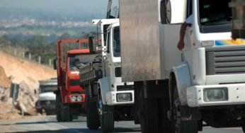 Caminhoneiros são treinados para evitar acidentes das mais diversas formas em rodovias