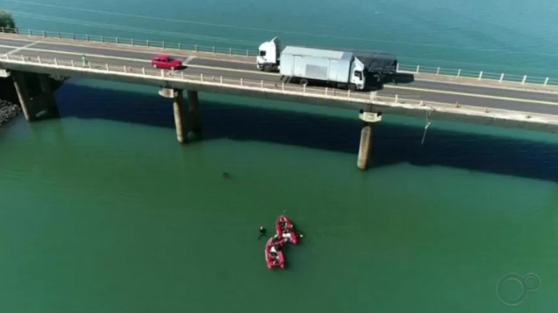 Colisão: Dois corpos são encontrados na ponte Raposo Tavares