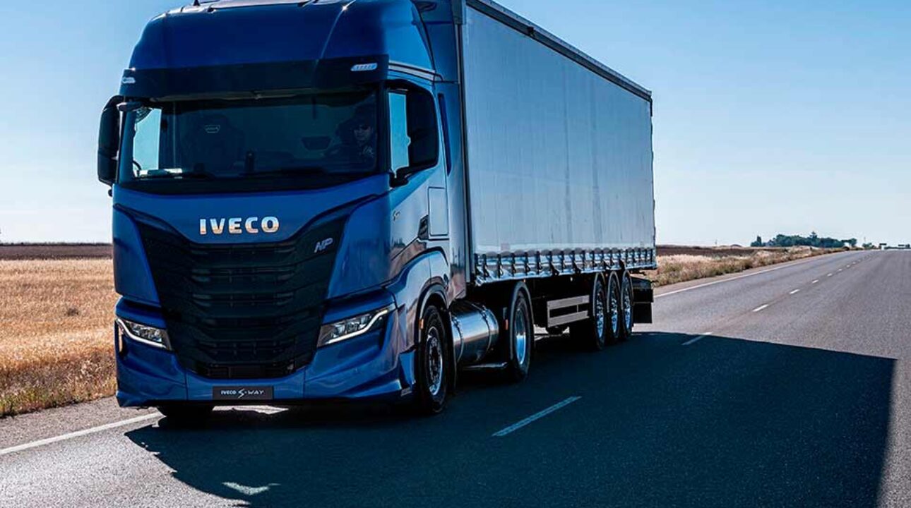 Scania x Iveco duelo dos pesados movidos a gás e que pretendem esquentar as vendas no mercado brasileiro