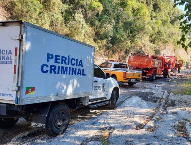 Motorista Morre Carbonizado Após Caminhão Tombar Em Pista