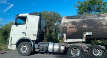 Pneu de carreta fura e provoca incêndio em carga de diesel e gasolina