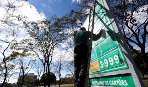 Preço do diesel finaliza novembro a R$ 5,7 e acumula uma alta de 45%